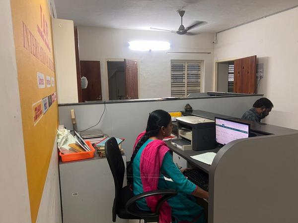 International Courier
internat
