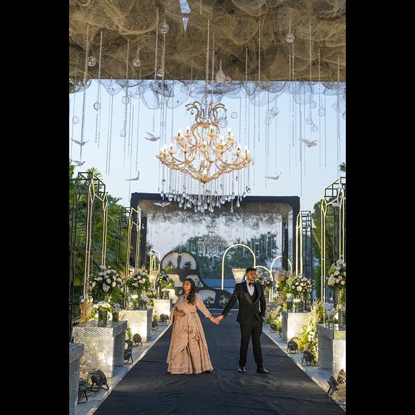 Best Couple Poses for Wedding Photos, Discover th