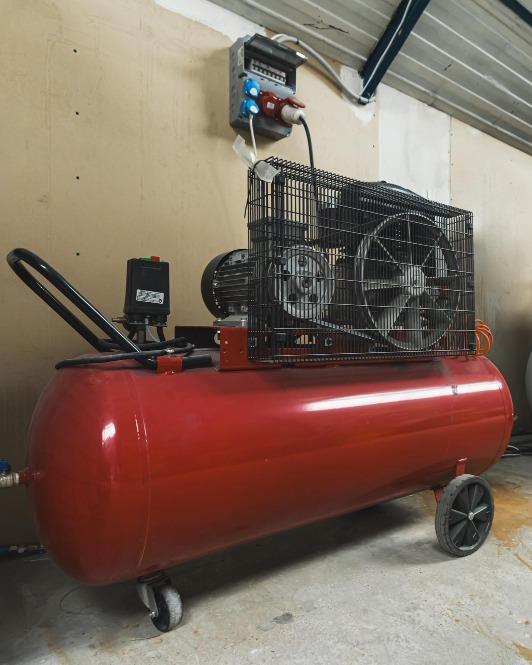 A Heavy Duty Reciprocating Air Compressor is desig