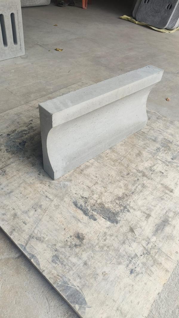Igloo Concrete saucer drain is a type of drainage 