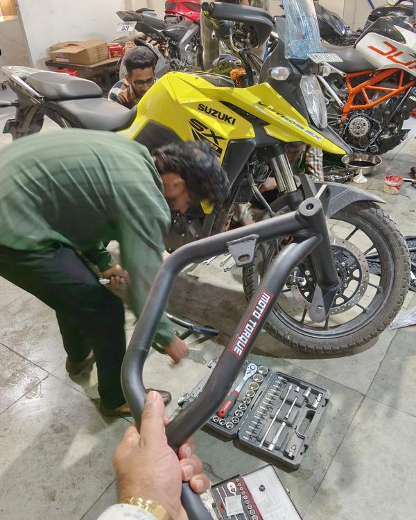 Suzuki V storm in for some acc