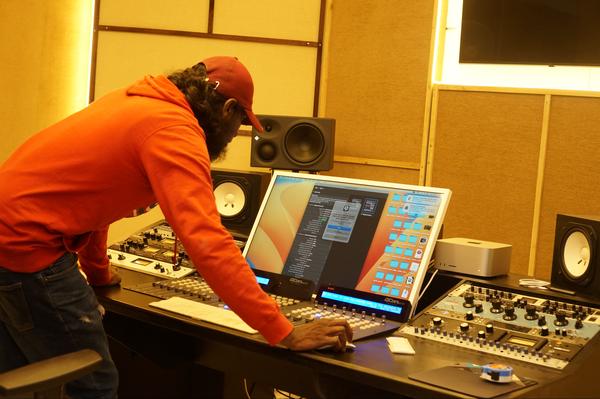 STUDIO DESK V
