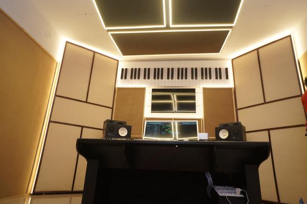 STUDIO DESK V