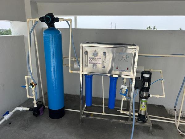 A commercial Reverse Osmosis (RO) water purificati