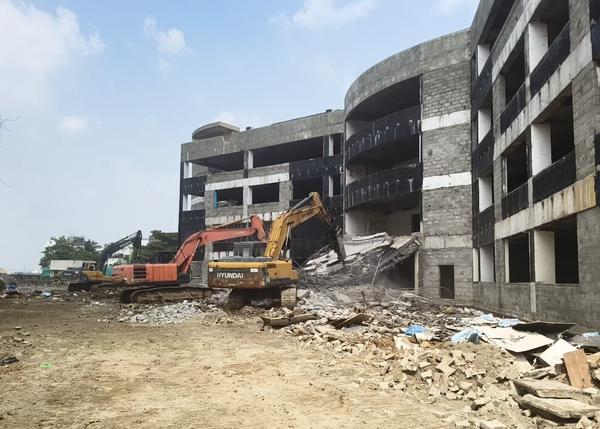 Sm traders building demolition