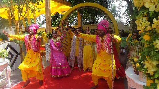 bhangra and gidda performances