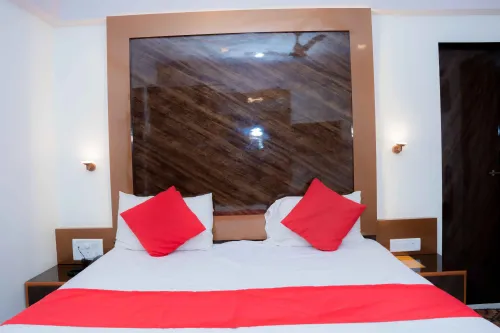 COMFORTABLE ROOMS AVAILABLE FO