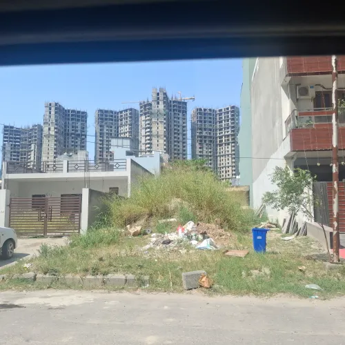 433 sq mtr Plot on main r