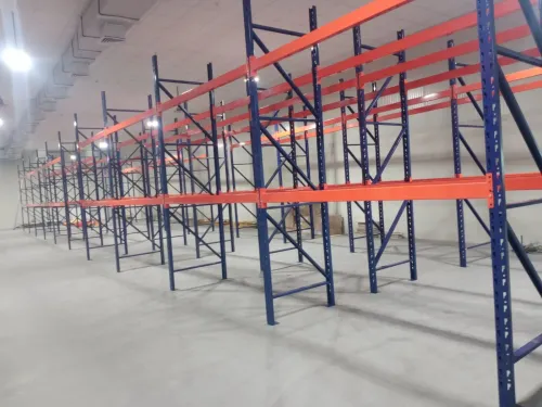 Specializes in heavy-duty pallet racks, storage ra