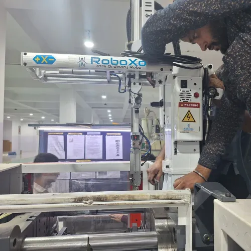 Sprue Picker / Runner Picker robot for Plastic Inj