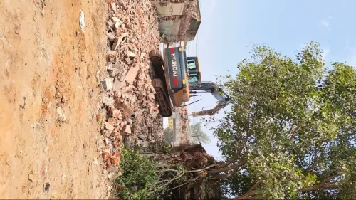 SM Traders building demolition