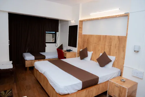 COMFORTABLE ROOMS AVAILABLE FO