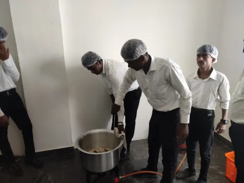 SSIMS கல்லூரி, தொழில்துறை