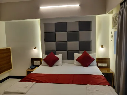 COMFORTABLE ROOMS AVAILABLE FO