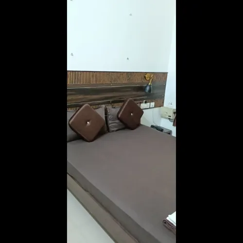 Maduraa serviced apartment 
Lo