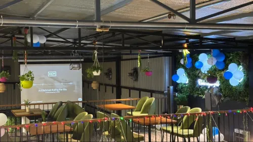 charming garden caf