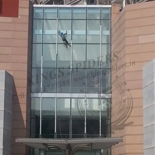 facade glasss cleaning work in