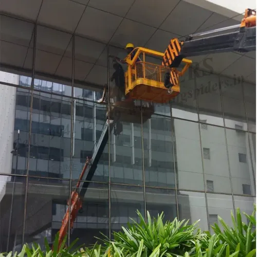 facade glasss cleaning work in