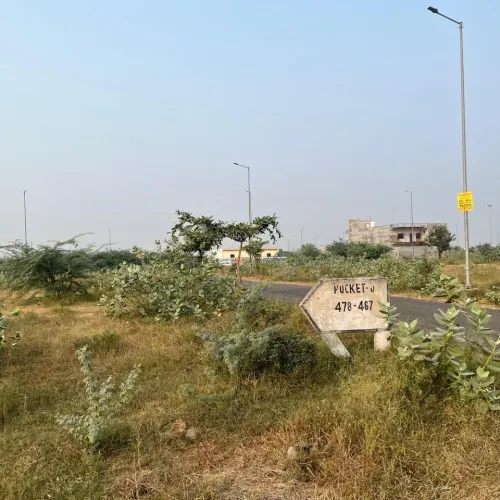 500 sq Mtr YEIDA on 45 Mt