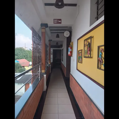 Maduraa serviced apartment 
Ne