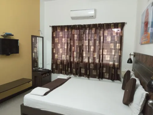 Maduraa serviced apartment 
Ne