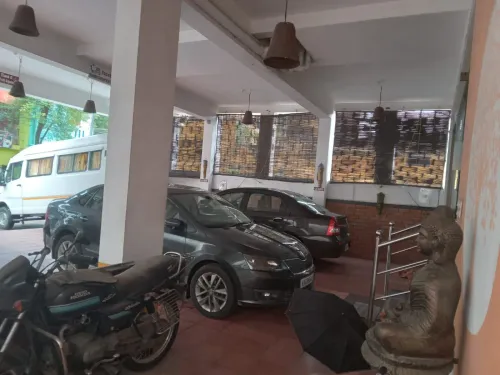 Maduraa serviced apartment 
Al