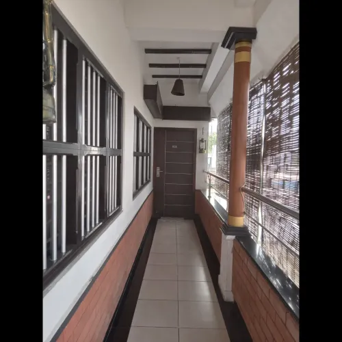 Maduraa serviced apartment 
Lo