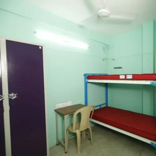 Kurinji Men's Hostel offers fu