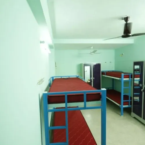 Kurinji Men's Hostel offers bu