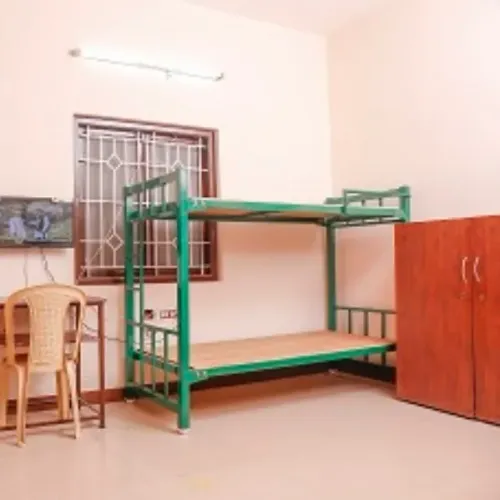 Kurinji Men's Hostel offers bu