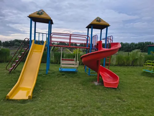 Multi Play Equipment Slide & Spiral With Swing Man