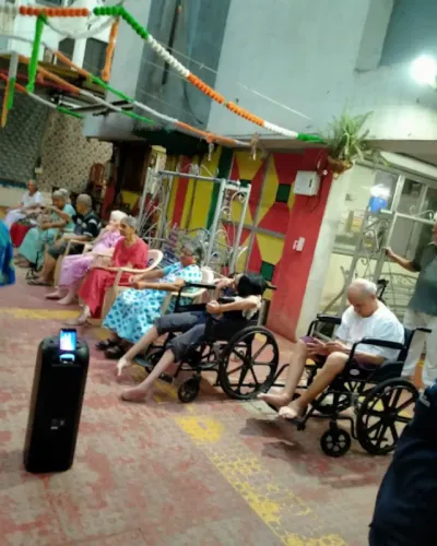 Choosing between senior living