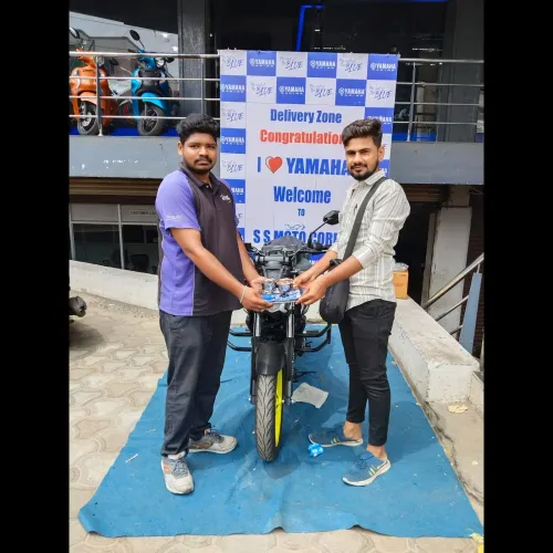 SS Yamaha helps customers expl
