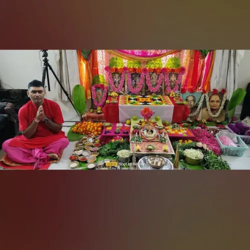 North Indian Pandit for Navrat