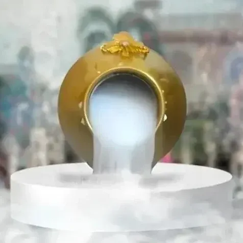 Dry ice creates thick, low-lying fog without chemi