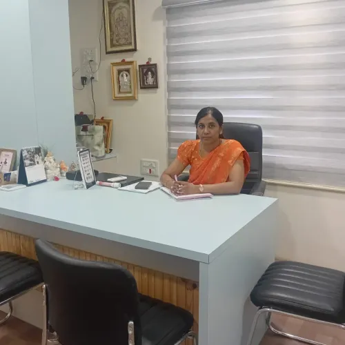 Dr.s.Valarmathi, a dermatologi