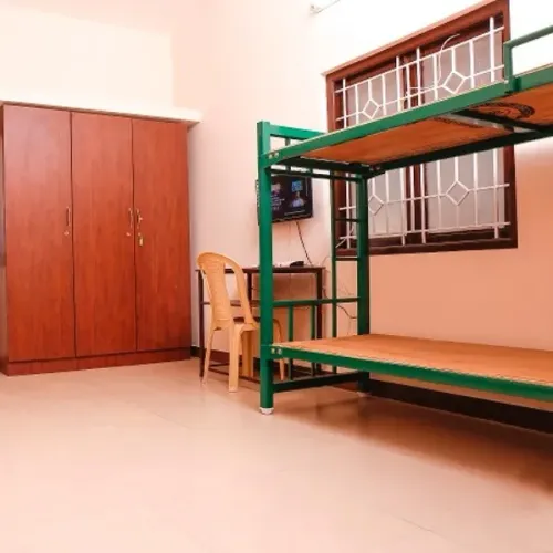 Get a fully furnished room, th