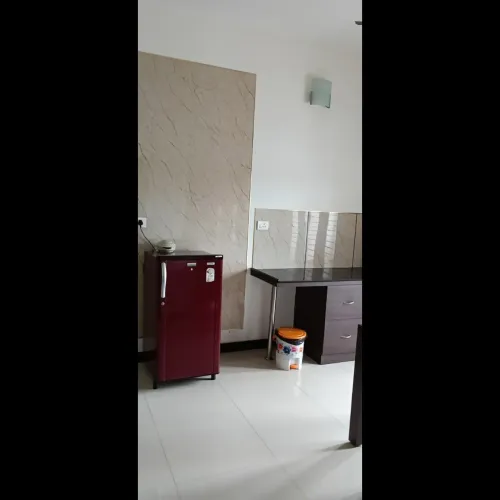 Maduraa serviced apartment 
Lo